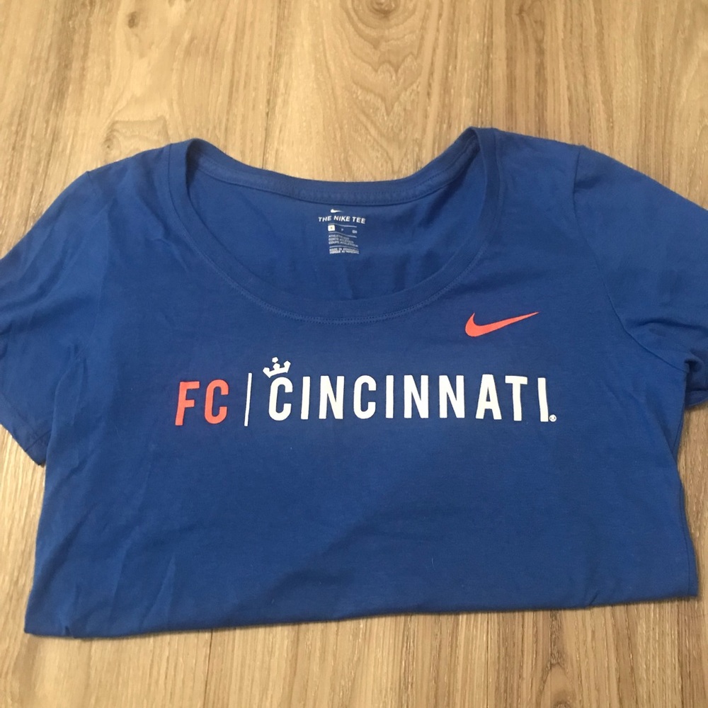 NWOT • Nike Womens Scoop Neck FC Cincinnati Tee